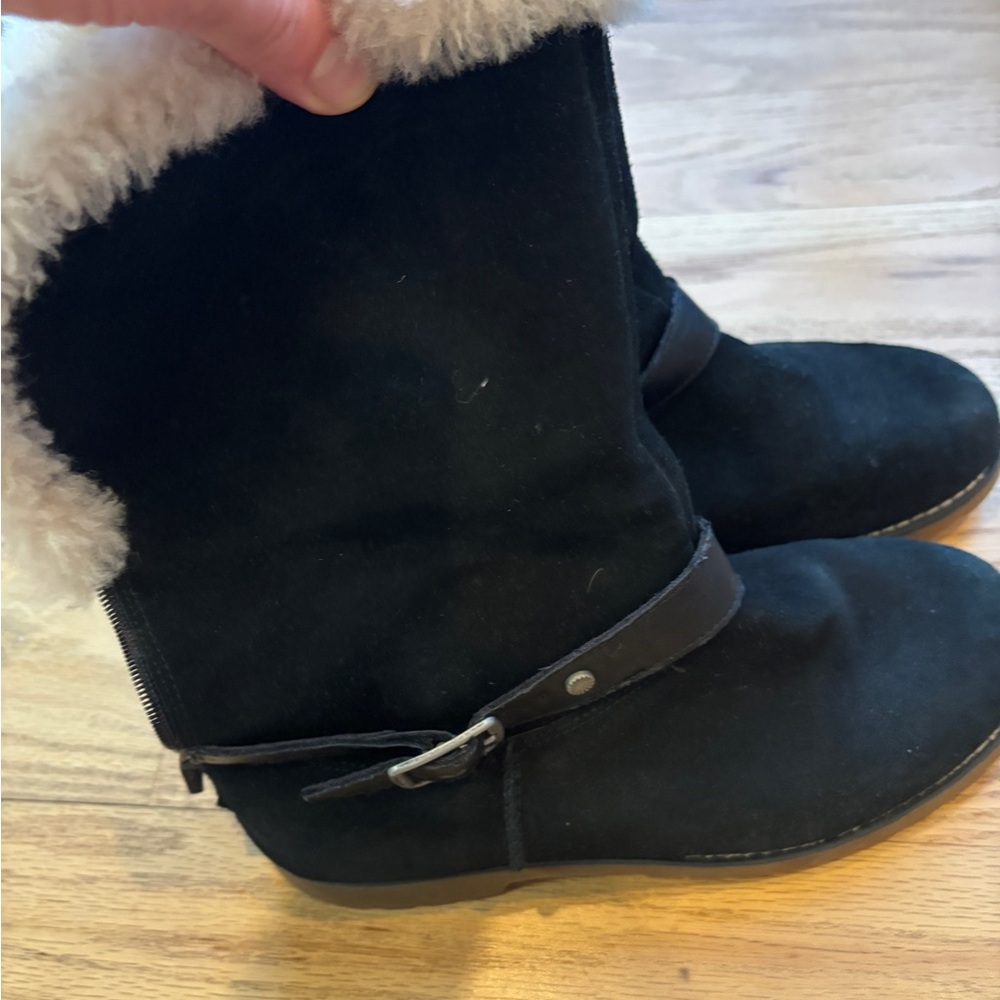 Black Suede Boots with Fur Lining